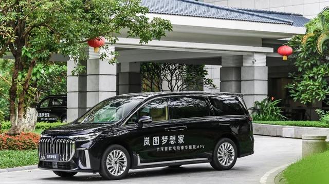 岚图汽车“国货”品牌打造的MPV，比埃尔法大，岚图梦想家成为《声生不息》指定座驾