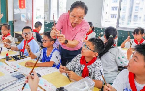 捐建爱心书屋，公益课堂开讲 跃莱爱心团队一直在公益助学的路上